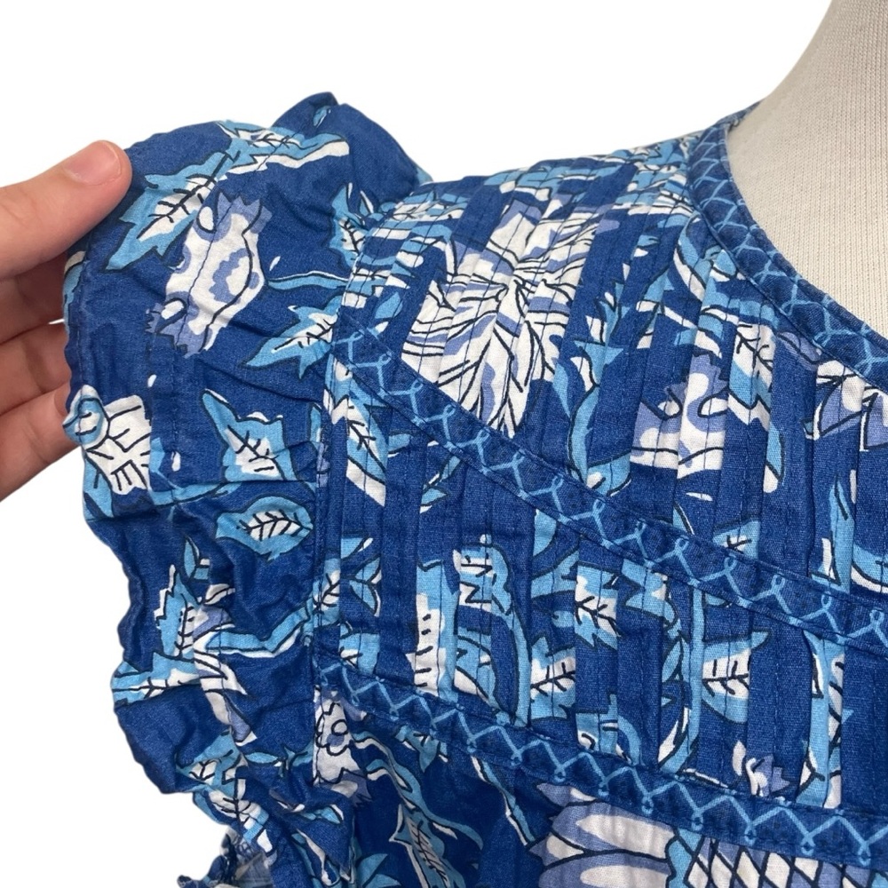 Jennifer & Grace Blue and White Floral Ruffle Cap Sleeve Keyhole Blouse Size XL - Picture 3 of 10